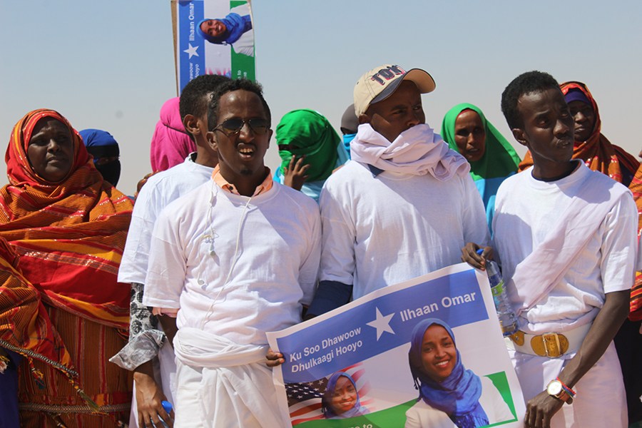 People welcome Ilhan Omar with a banner reading “welcome to home” in Garowe, Puntland. [Photo Credit: Puntland Post]