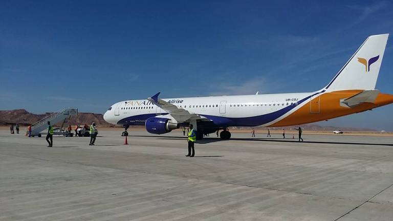 Plane carrying former Puntland President’s body arrives in Bosaso. [Photo: Puntland Mirror]