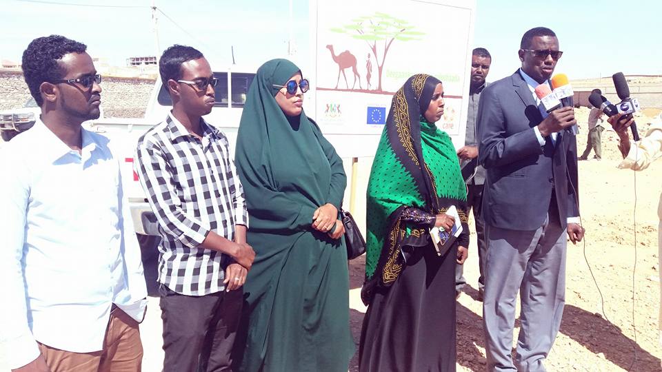 Puntland Minister of Environment, Mr. Abdullahi Warsame witnessed Garowe Plantation project along with officals from CARE's Garowe office, Puntland. [Photo: Facebook]