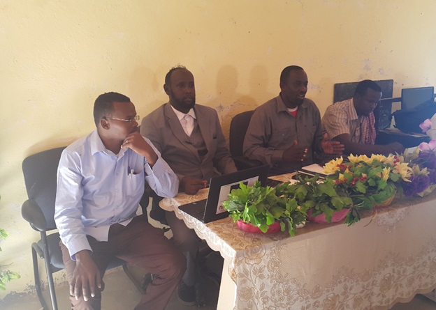 Dangorayo district Commissioner, Mukhtar Abdirahman speaking at WVI's Business training in the third day.