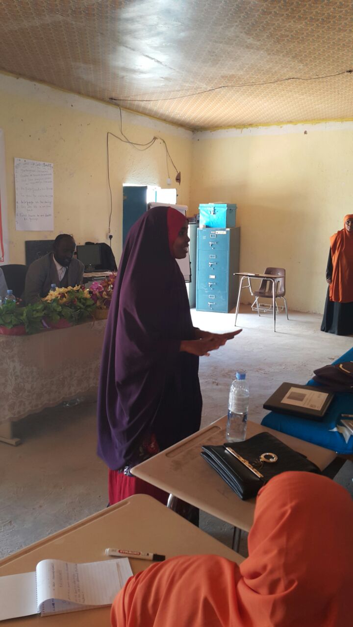 Salmo Said, WVI's Dangarayo Supervisor talking to the Business Association and Project Management Committee at Business training in Dangaryo. [Photo: WVI]