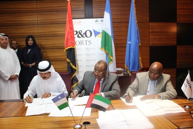Puntland President President Abdiweli Mohamed Ali and DP World’s chairman of ports and customs freezone cooperation Sultan Ahmed Bin Suleyman signed the agreement at ceremony in Dubai on Thursday. [Photo Credit: Puntland’s Presidency Press Office]